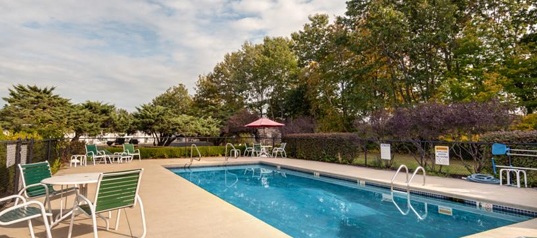 Hotel Amenities Rochester | Smoking & Non-Smoking Hotel Rooms
